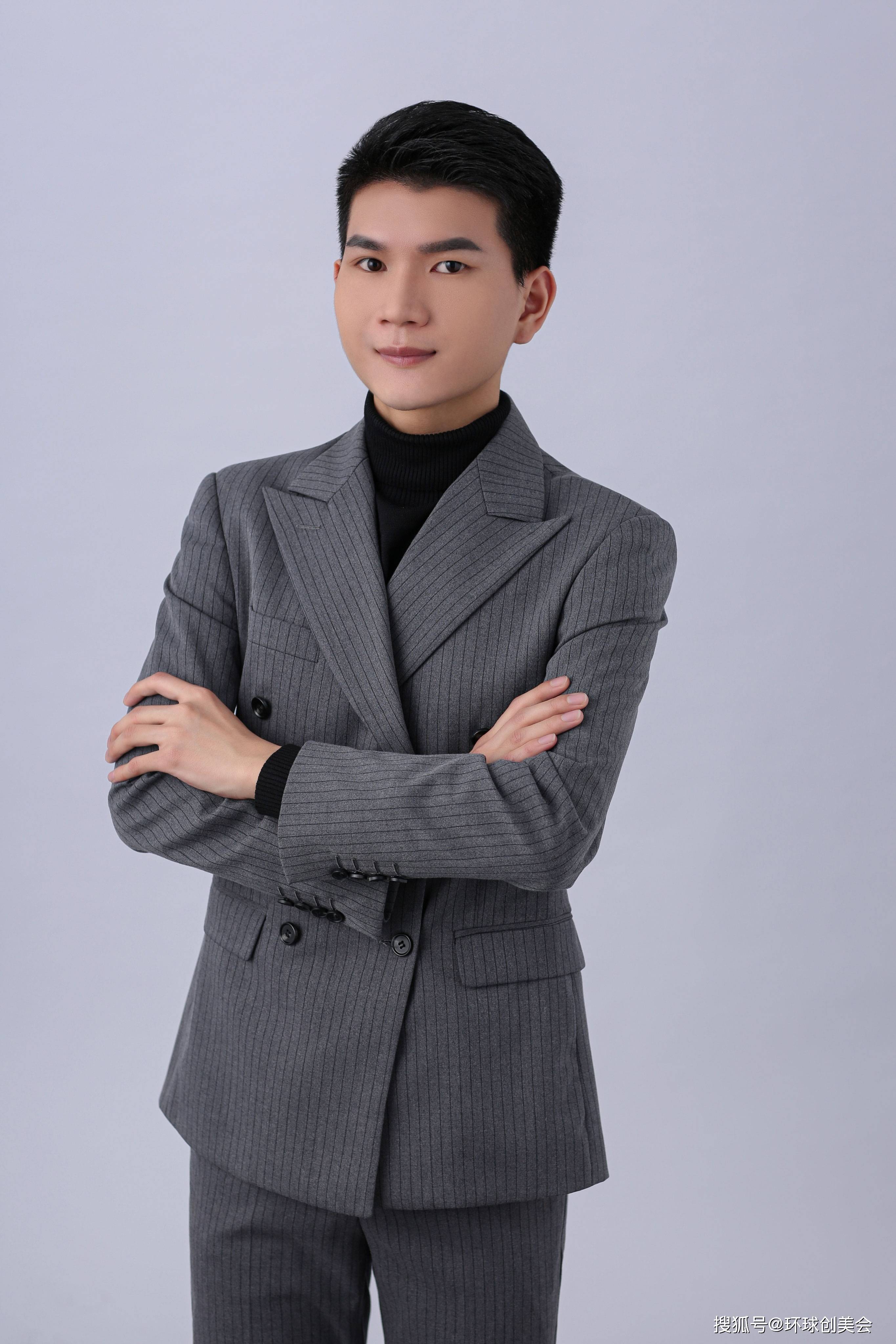 雷春 灯光与摄影艺术负责人